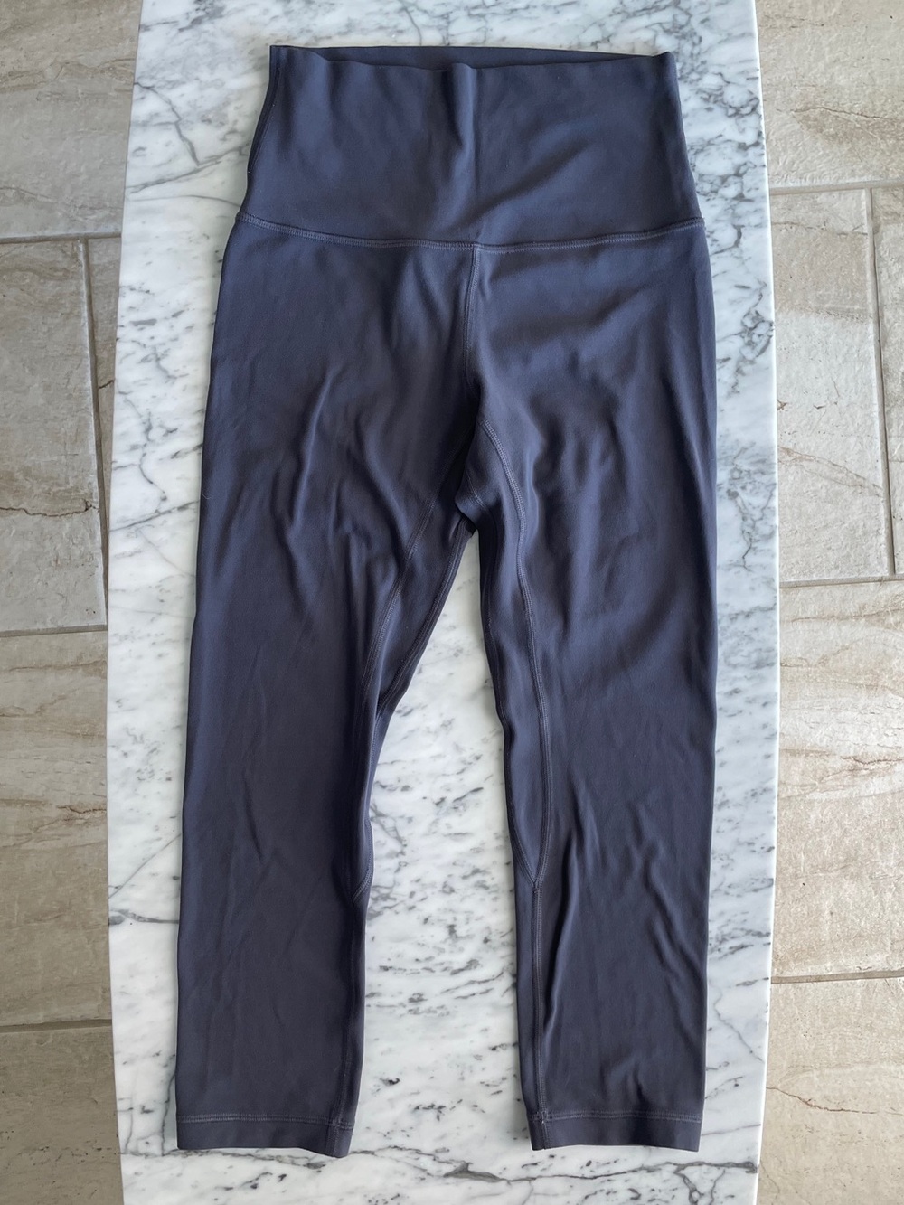 Lululemon Rare Dark Shadow Align leggings 21” size 4